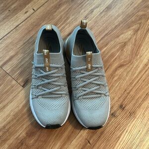 ✨Gray Slip On Rivals Shoes✨